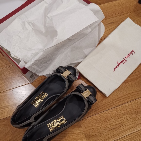 Salvatore Ferragamo woman shoes；